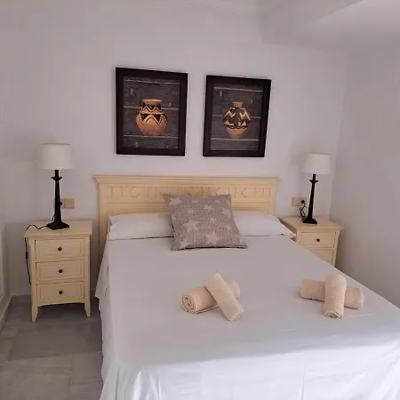 Апартаменти Golden Mile Penthouse, Pool-parking, 5min Beach! Марбелья