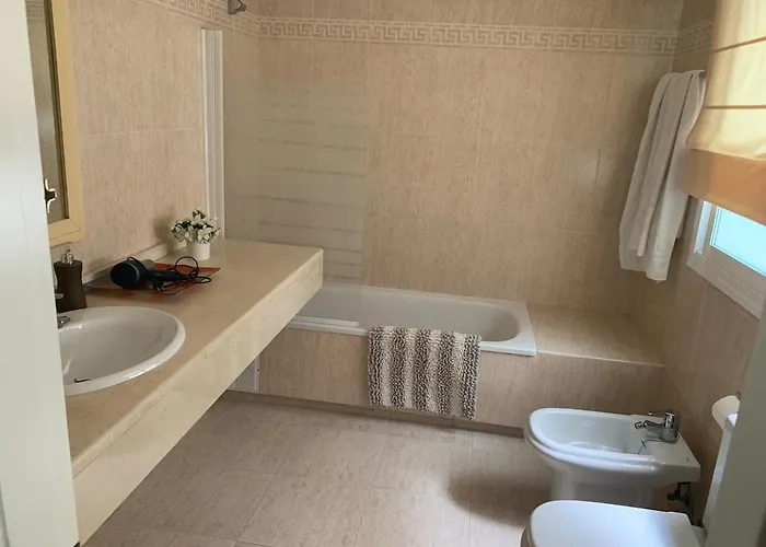 Golden Mile Penthouse, Pool-parking, 5min Beach! Апартаменти