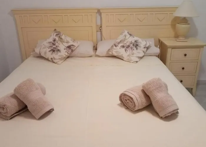 Golden Mile Penthouse, Pool-parking, 5min Beach! Апартаменти *