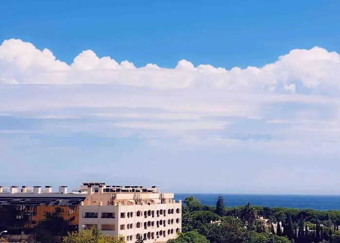 Golden Mile Penthouse, Pool-parking, 5min Beach! ماربيا