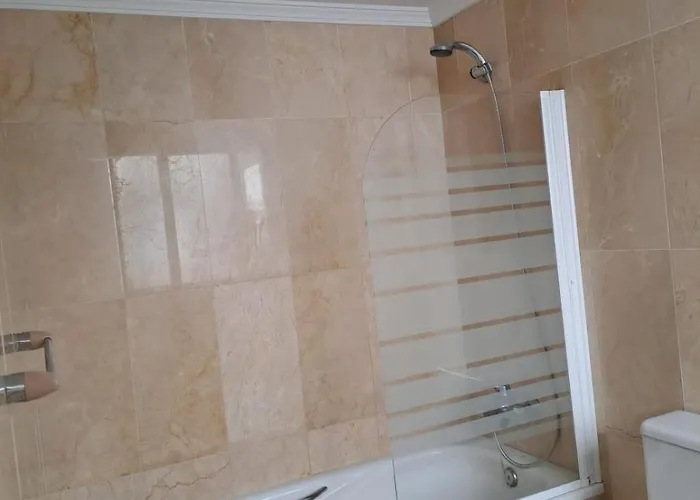 Golden Mile Penthouse, Pool-parking, 5min Beach! ماربيا