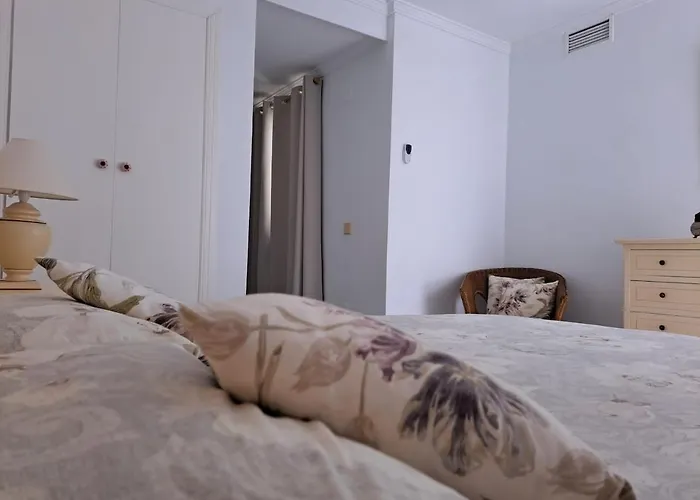 Golden Mile Penthouse, Pool-parking, 5min Beach! * ماربيا