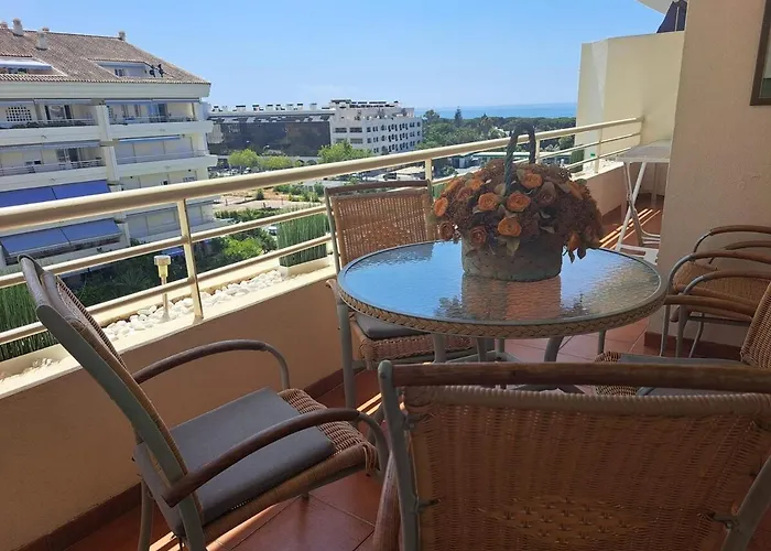 Golden Mile Penthouse, Pool-parking, 5min Beach! شقة ماربيا