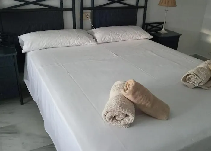 Golden Mile Penthouse, Pool-parking, 5min Beach! * ماربيا