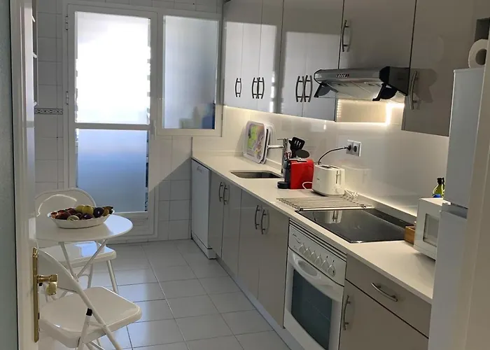 Golden Mile Penthouse, Pool-parking, 5min Beach! * Marbella