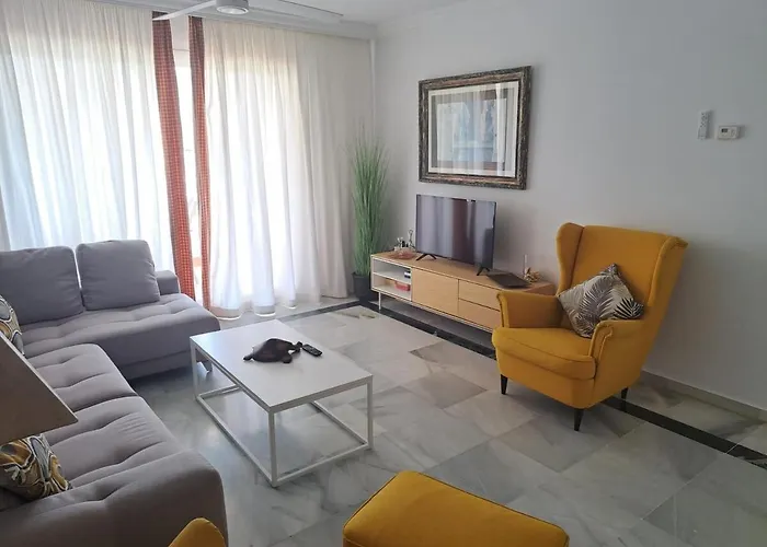 Golden Mile Penthouse, Pool-parking, 5min Beach! * Marbella