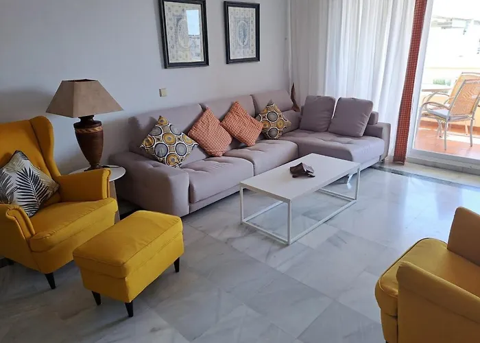 Apartman Golden Mile Penthouse, Pool-parking, 5min Beach! *